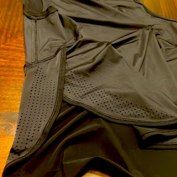 Lululemon | High Neck Split Hem Run Tank Black | Size Medium - Picture 7 of 11